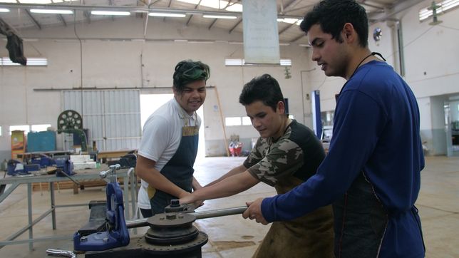 la provincia oficializo un nuevo regimen de ensenanza para todas las escuelas tecnicas