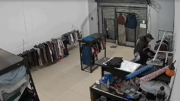Un local de ropa deportiva de Los Hornos sufrió su segundo robo en 6 meses y decidió cerrar sus puertas