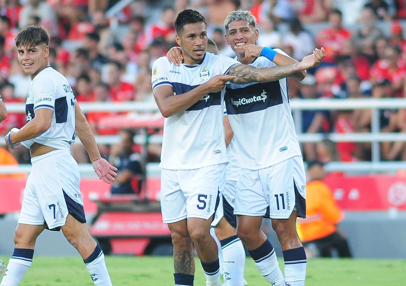 Independiente Gimnasia Saravia gol.JPG