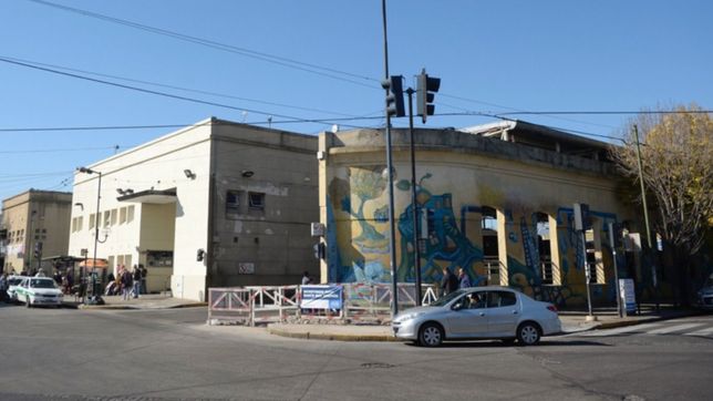 lo detuvieron a metros de la terminal con un chaleco policial y no sabe de donde lo saco