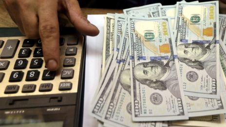 En otra disparada, el dólar trepo 17 pesos más y volvió a romper el récord