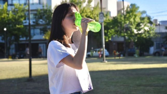 actividad fisica controlada e hidratacion: los consejos para evitar golpes de calor