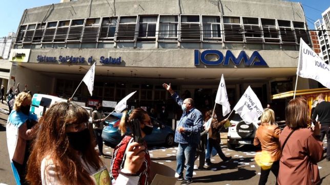 ioma contraataca por la protesta de los medicos platenses: cerraron el dialogo