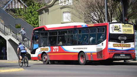 Tras el aumento de los micros en el AMBA, ¿qué pasará con los servicios de La Plata? Tras el aumento de los micros en el AMBA, ¿qué pasará con los servicios de La Plata?