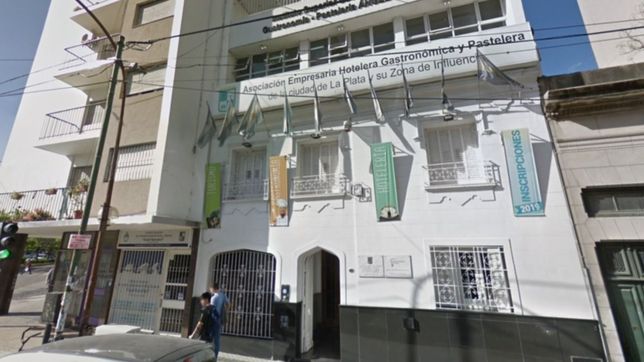 entraron a una importante institucion de la plata, robaron y la destrozaron antes de irse