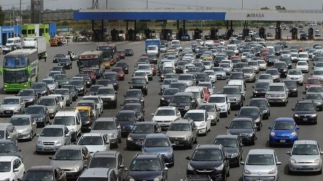 mas de 2 mil autos por hora van a la costa en el segundo fin de semana del ano
