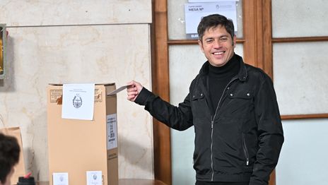 El gobernador Axel Kicillof habló con la prensa en La Plata: Es un día soleado que nos sonríe