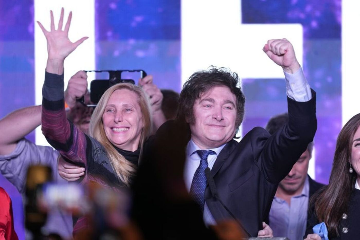 Javier y Karina Milei discuten los detalles finales del acto libertario del próximo 20 de agosto en La Plata.