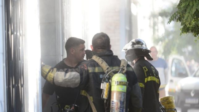 susto en pleno centro: se incendio una casa y causo preocupacion entre los vecinos