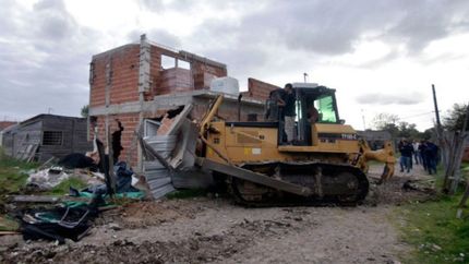 VIDEO: Destruyeron cinco búnkers de droga en La Plata que pertenecían a Los Raúl