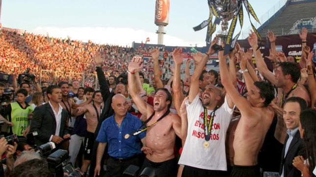 una nueva final para estudiantes en un dia en que supo conocer la gloria