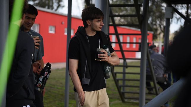 las despedidas de roman gomez antes de viajar a brasil y dejar estudiantes