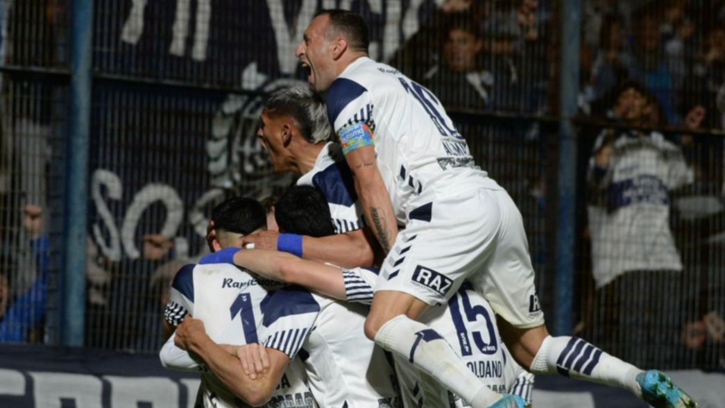 Gimnasia le ganó a Arsenal en el Bosque y se sube a la punta del campeonato