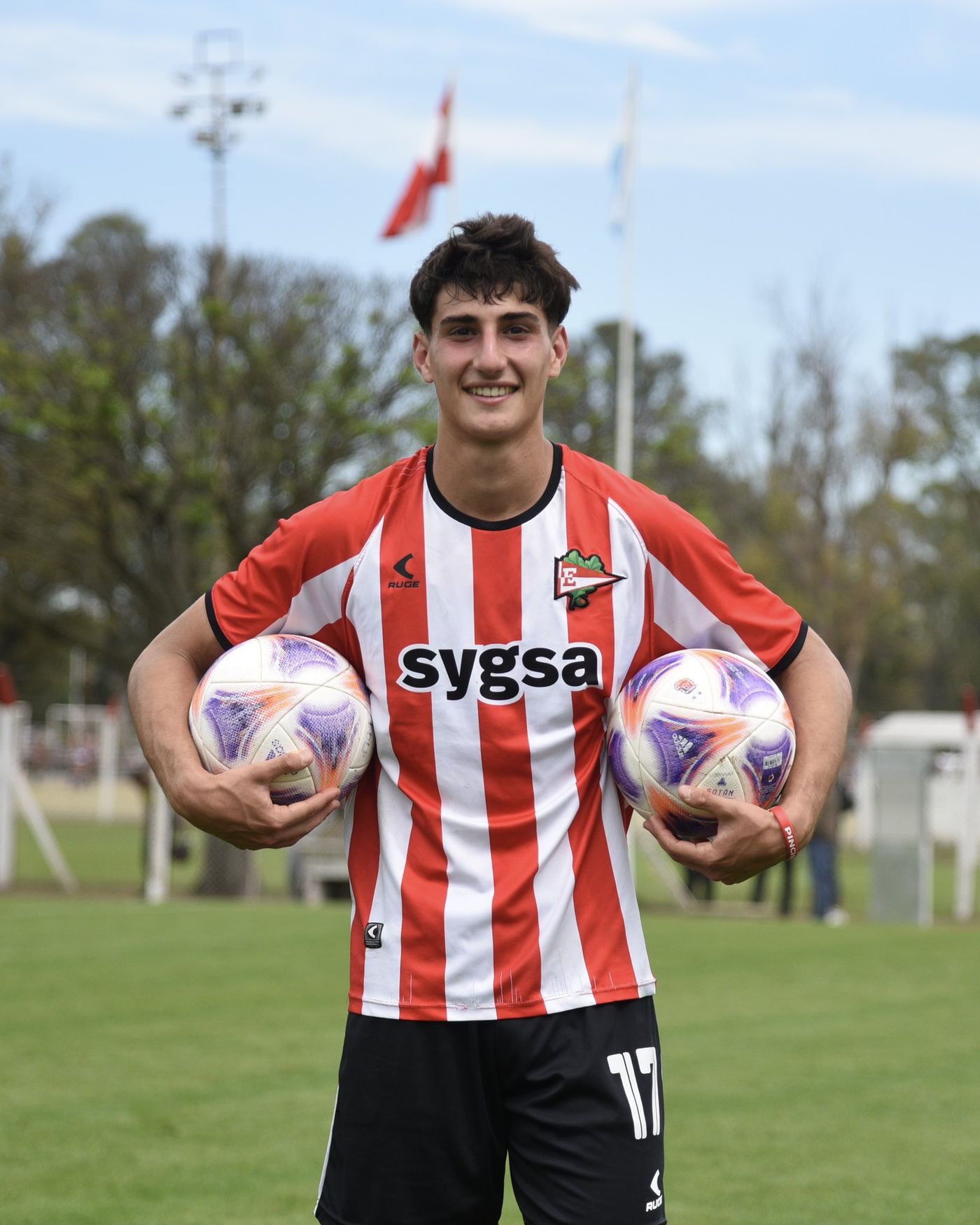 Benjamín Sagües convirtió dos goles en su regreso a la cuarta división de Estudiantes. Benjamín Sagües convirtió dos goles en su regreso a la cuarta división de Estudiantes.