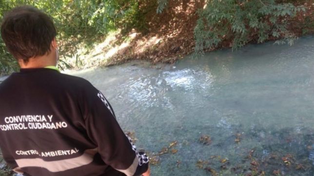 la municipalidad imputo a un frigorifico por contaminar y preve una multa millonaria