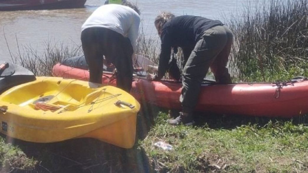 Dramático rescate de cuatro pescadores que cayeron al río y casi se ahogan en Berisso