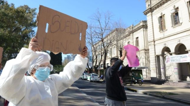 tras el aumento por decreto, los trabajadores de la salud paran en la plata y la provincia