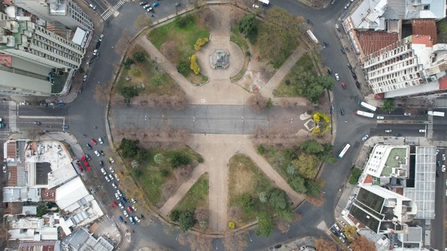 asfaltaran los historicos adoquines que rodean plaza italia una vez que este renovada