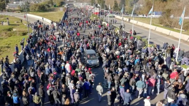trabajadores del astillero marchan por la ciudad y cortaron la subida de la autopista