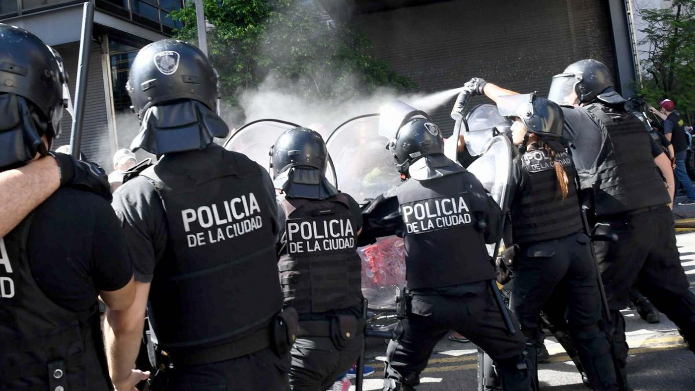 Los incidentes entre los manifestantes y la Policía de la Ciudad. 