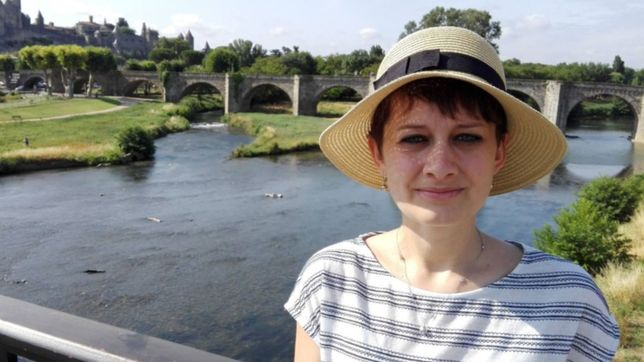 una cientifica de la unlp sufrio una mala praxis y necesita 36 mil dolares para operarse