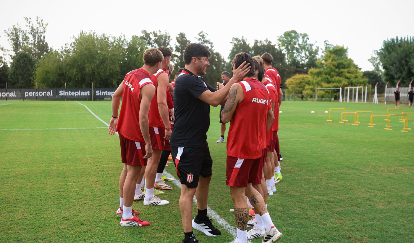 Cacique Medina Neves entrenamiento Estusiantes