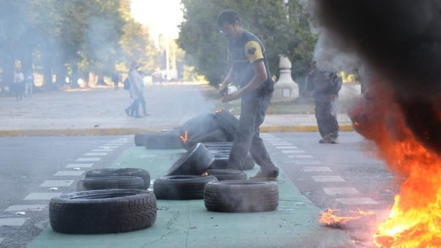 ciudad sitiada dia 7: crece la tension y los cooperativistas rodearon la municipalidad
