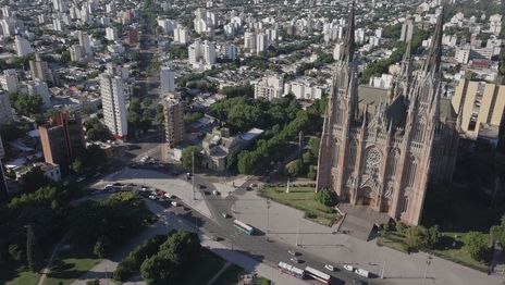 El turismo creció en La Plata a contramano de la fuerte caída de la actividad económica El turismo creció en La Plata a contramano de la fuerte caída de la actividad económica