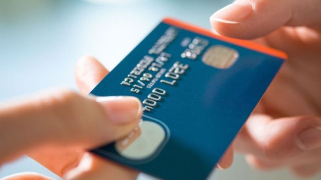 dolar qatar: habra un recargo del 25% para compras con tarjeta por mas de us$300 por mes