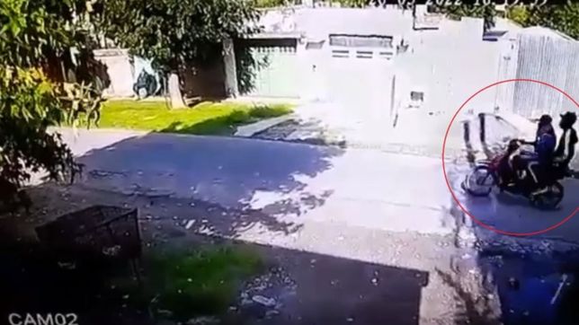 video: dos ladrones le robaron la moto en la plata y salio a perseguirlos