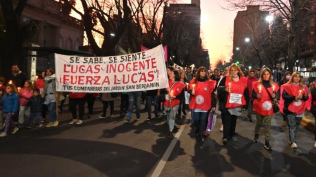 Marcha de antorchas y duro documento de docentes que sostienen que Lucas Puig es inocente