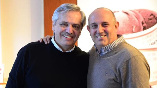 alberto fernandez le toma juramento al nuevo ministro de transporte alexis guerrera