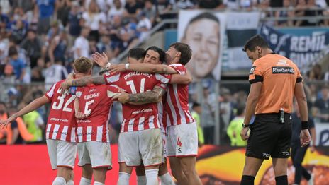 Estudiantes superó a Gimnasia y busca el trofeo contra Racing Estudiantes superó a Gimnasia y busca el trofeo contra Racing
