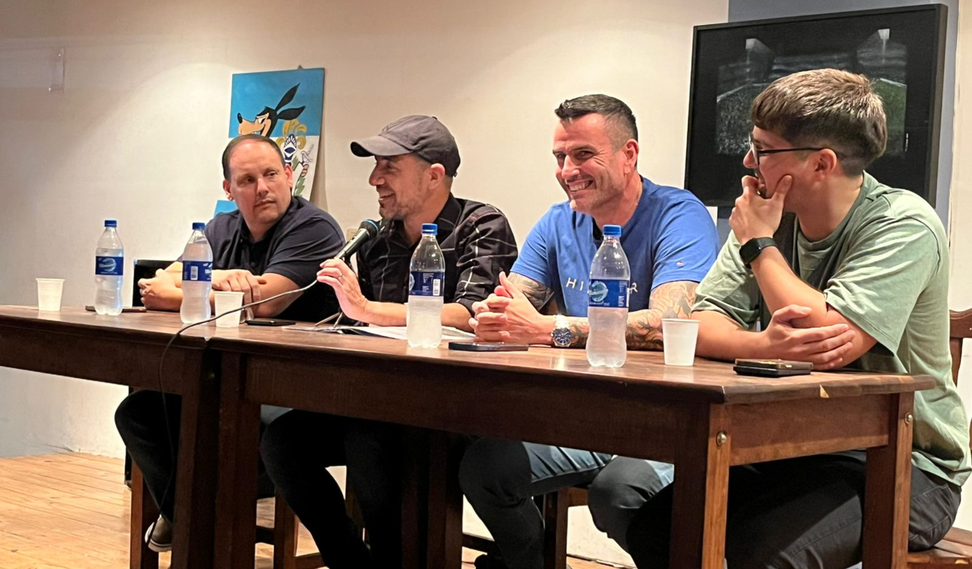 Larraza, Patiño, Di Loreto y Castagneto en la alianza Unir Gimnasia. Larraza, Patiño, Di Loreto y Castagneto en la alianza Unir Gimnasia.