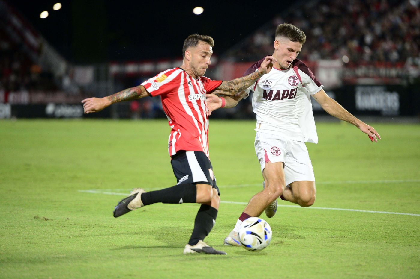 Estudiantes y Lanús se fueron 0 a 0 al descanso. Estudiantes y Lanús se fueron 0 a 0 al descanso.