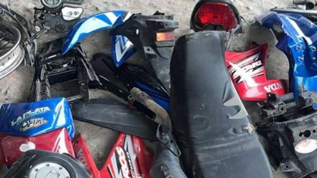 desmantelaron un desarmadero de motos en la megatoma de los hornos y detuvieron al dueno