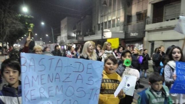 la comunidad de berisso realizo una reunion para que terminen las amenazas de bomba