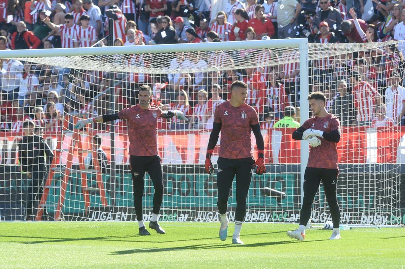 Hinchada Estudiantes UNO clásico 2023 (9).jpeg