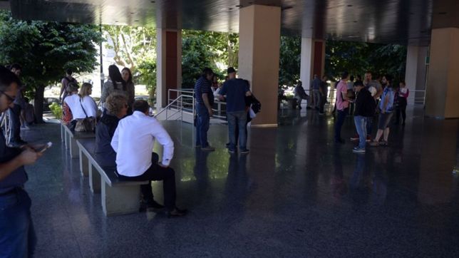 se corto la luz en las torres de plaza moreno y suspendieron las actividades