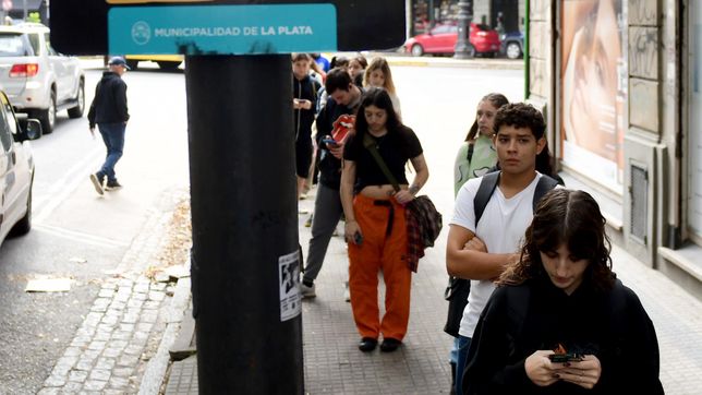 trasladan una parada de micros estrategica del centro de la plata