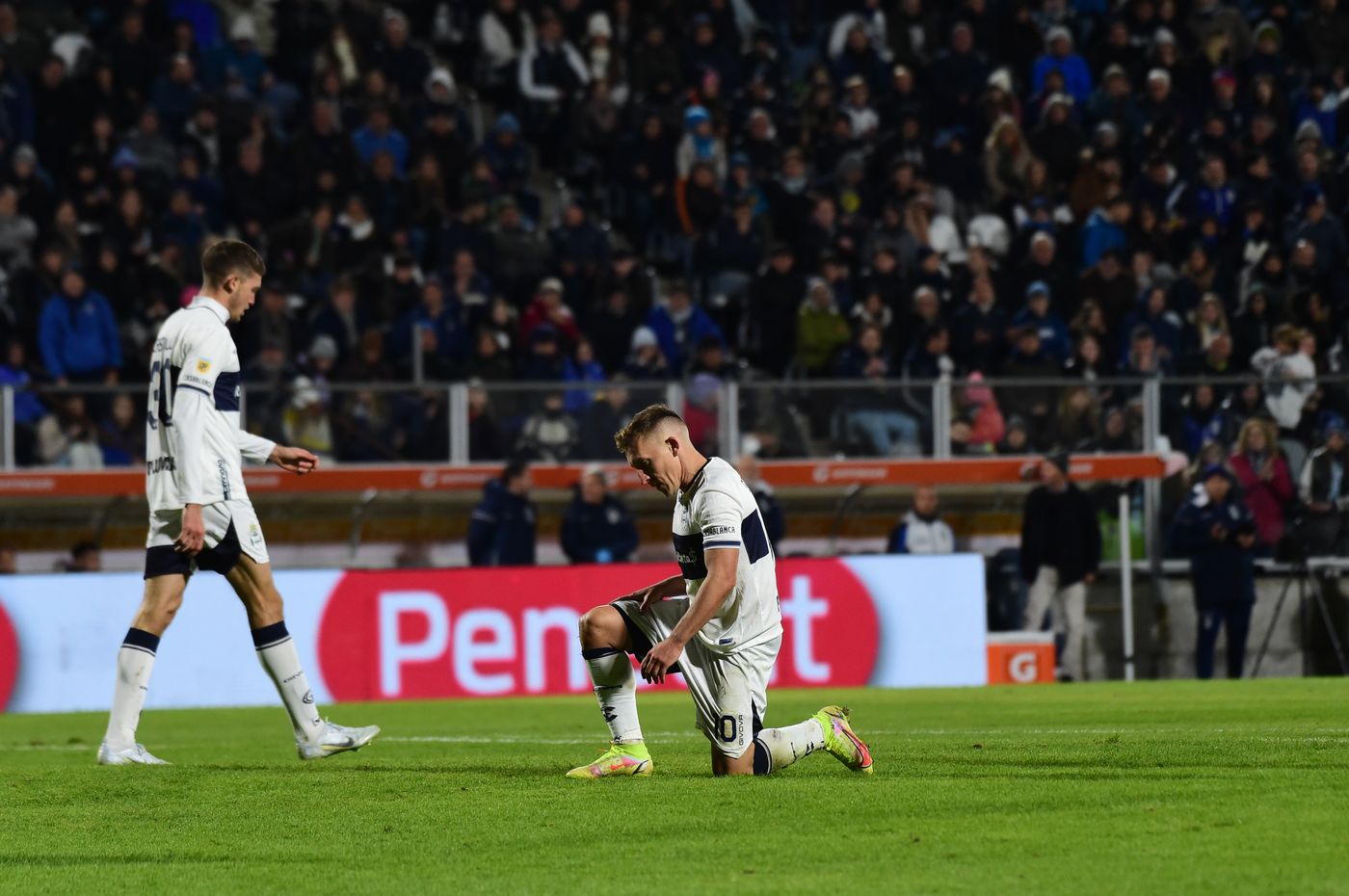 Gimnasia Banfield De Blasis.JPG