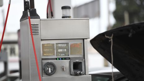 Incendio, olor a gas y temor por una explosión en una estación abandonada de La Plata
