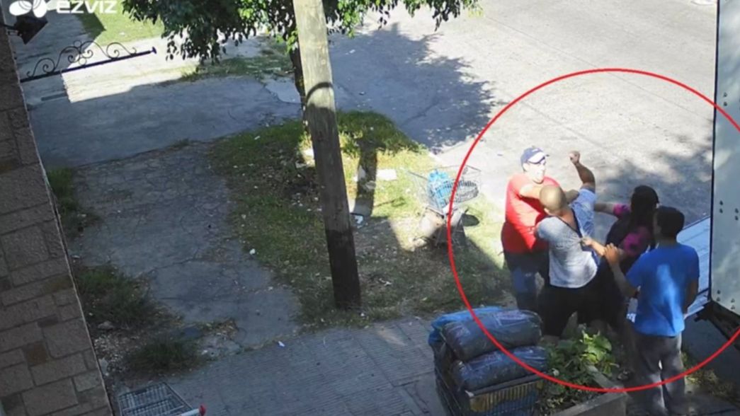 Aseguran que el repartidor atacó al supermercadista chino con un sacacorchos