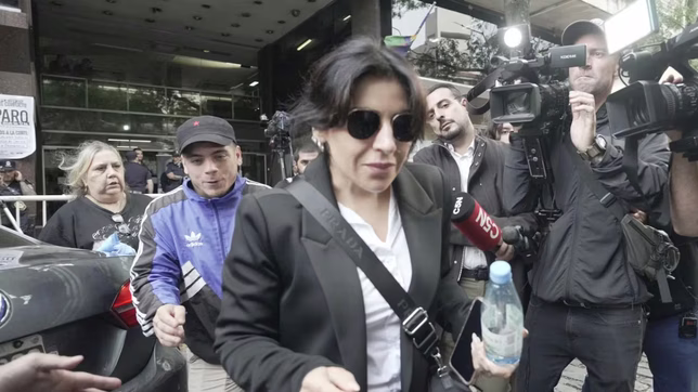 gianinna maradona conto entre lagrimas como se entero de la muerte de su papa