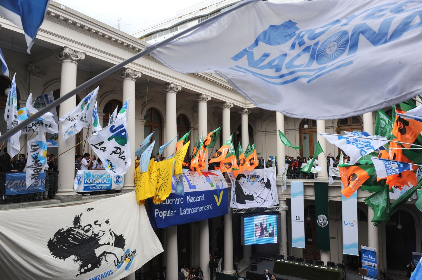 La recuperación de la democracia reactivó la militancia estudiantil y restituyó el co-gobierno universitario