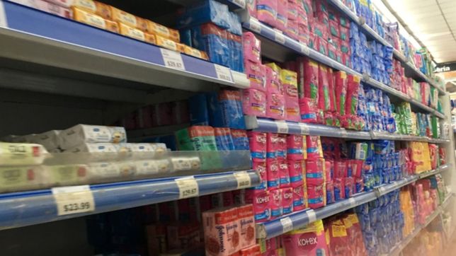 dia de la mujer: ¿que es el impuesto rosa que esta presente en al menos 14 productos?