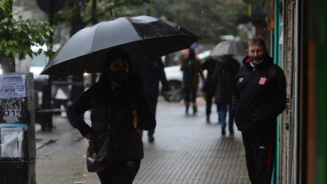 jueves gris, con mucha humedad y pasado por agua