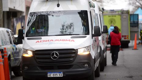Un policía con graves heridas tras un violento choque frente a una comisaría Un policía con graves heridas tras un violento choque frente a una comisaría