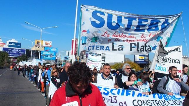 provincia le devolvera a los docentes los dias de paro descontados por maria eugenia vidal