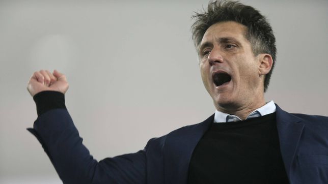 el festejo de guillermo barros schelotto tras vencer a estudiantes en la final